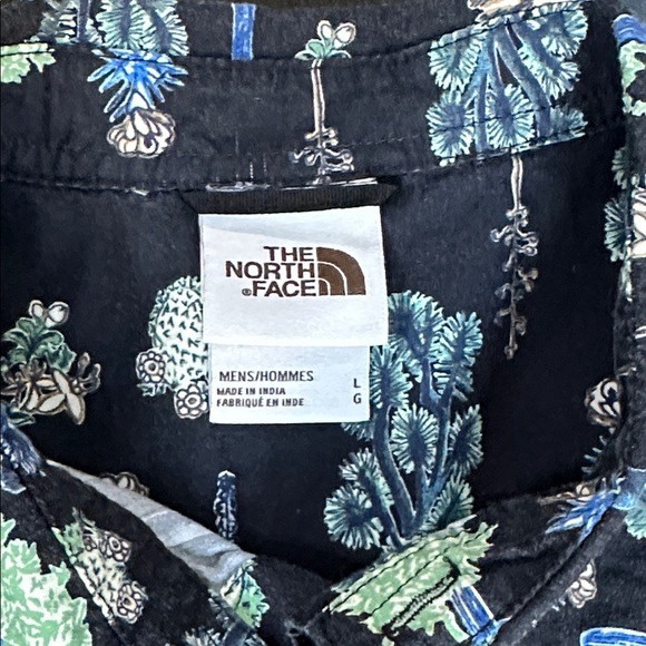 The North Face cactus novelty print Short Sleeve button down shirt - Picture 2 of 7